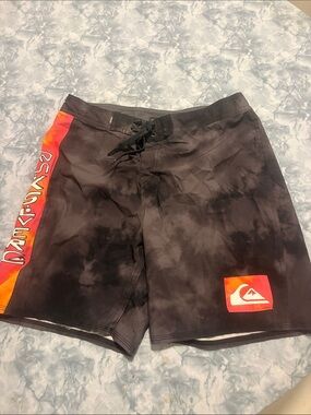 QUIKSILVER BOARDSHORTS